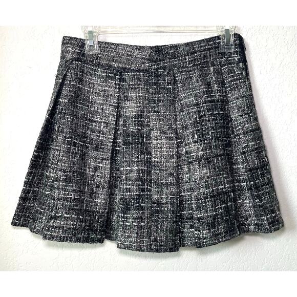 Alice + Olivia Tweed Plaid Grey Metallic Pleated Classic Mini Skirt Size 4 - Picture 3 of 4